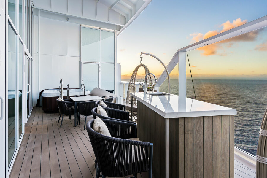 RCI Wonder of the Seas Royal Loft Suite 9.jpeg